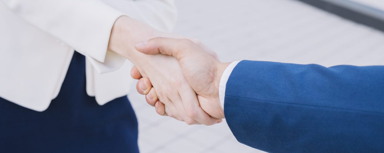 handshake-business-people